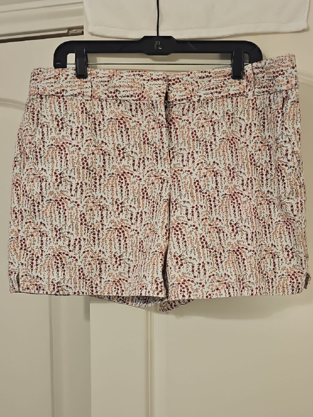 LOFT Floral Print Shorts in White with Red & Coral Flowers